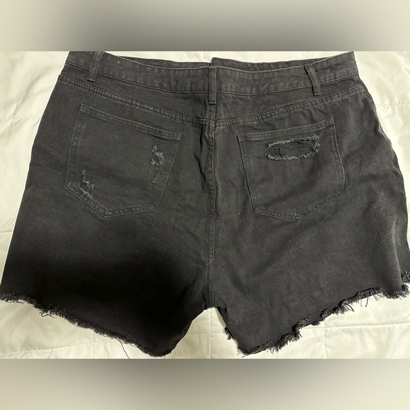 SHEIN Curve 2X black distressed shorts - Picture 2 of 2